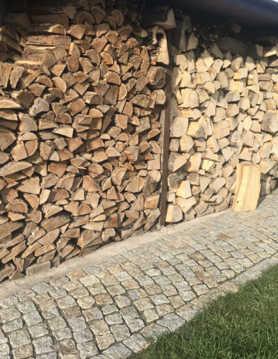 Kostka granitowa, szaro-żółta, łupana