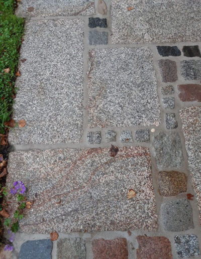Płyty granitowe postarzane, szaro-żołte, wariant 2